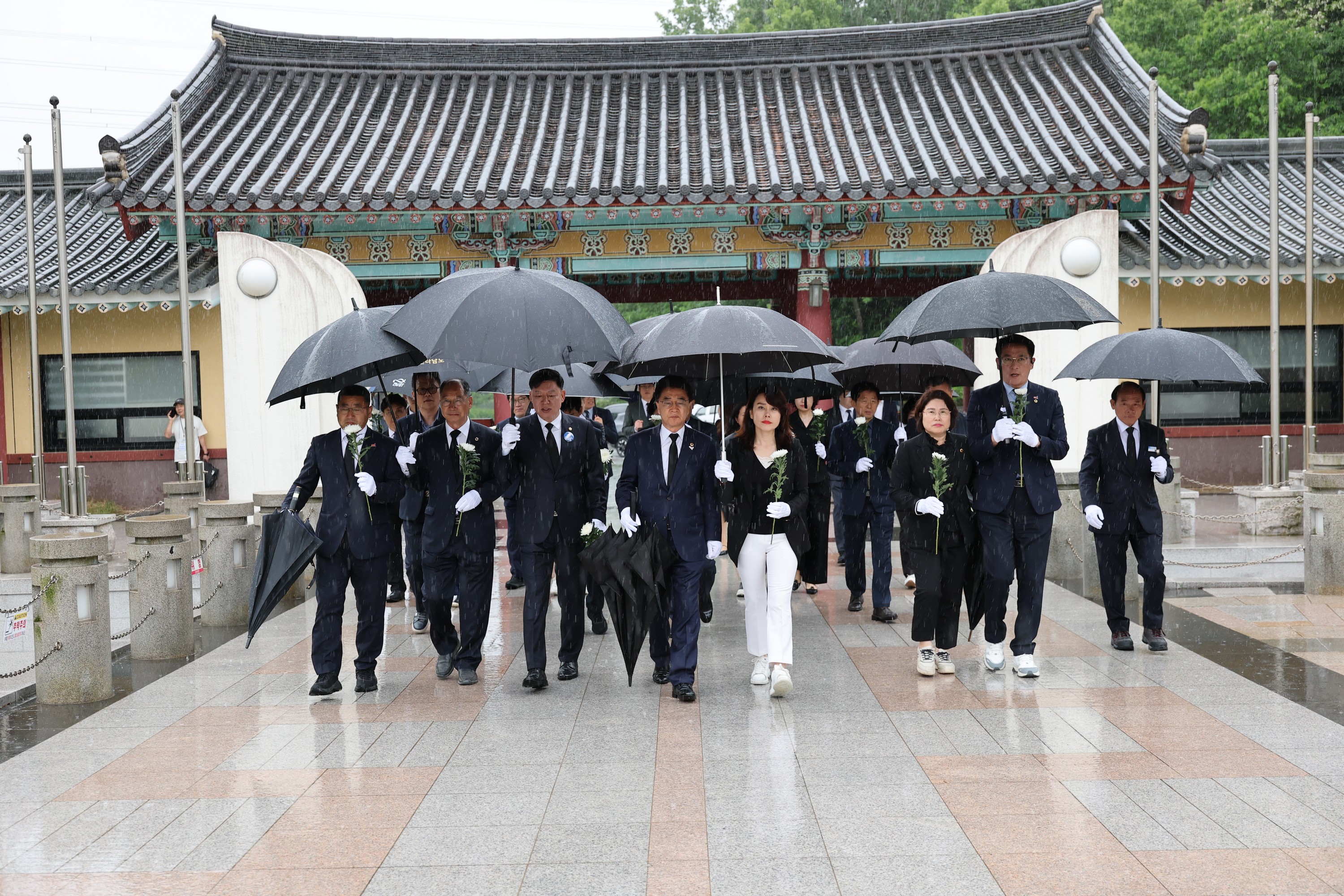 제45주년 5·18민주화운동기념 합동 참배 첨부이미지 : 25년05월16일 제45주년 5.18민주화운동 기념 합동참배 - 006.jpg