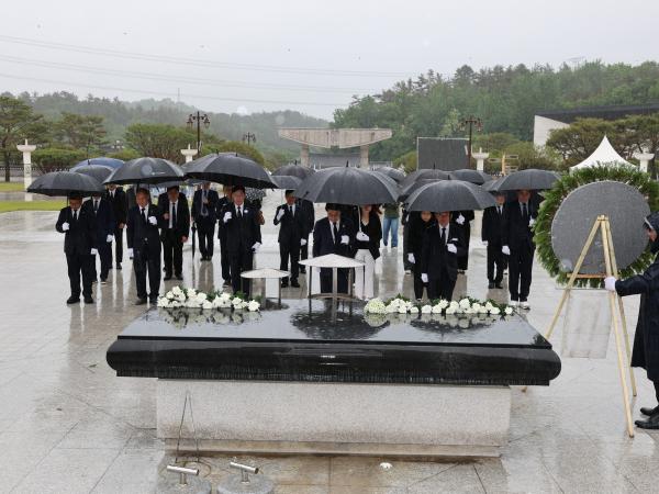 제45주년 5·18민주화운동기념 합동 참배 첨부이미지 : 25년05월16일 제45주년 5.18민주화운동 기념 합동참배 - 025.jpg