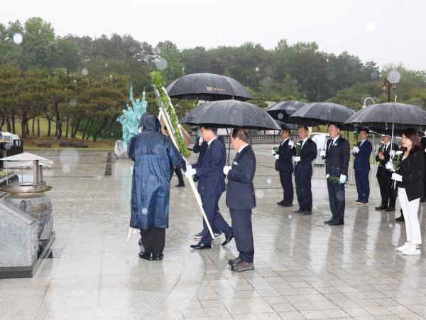 제45주년 5·18민주화운동기념 합동 참배 첨부이미지 : 25년05월16일 제45주년 5.18민주화운동 기념 합동참배 - 012.jpg