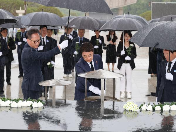 제45주년 5·18민주화운동기념 합동 참배 첨부이미지 : 25년05월16일 제45주년 5.18민주화운동 기념 합동참배 - 016.jpg