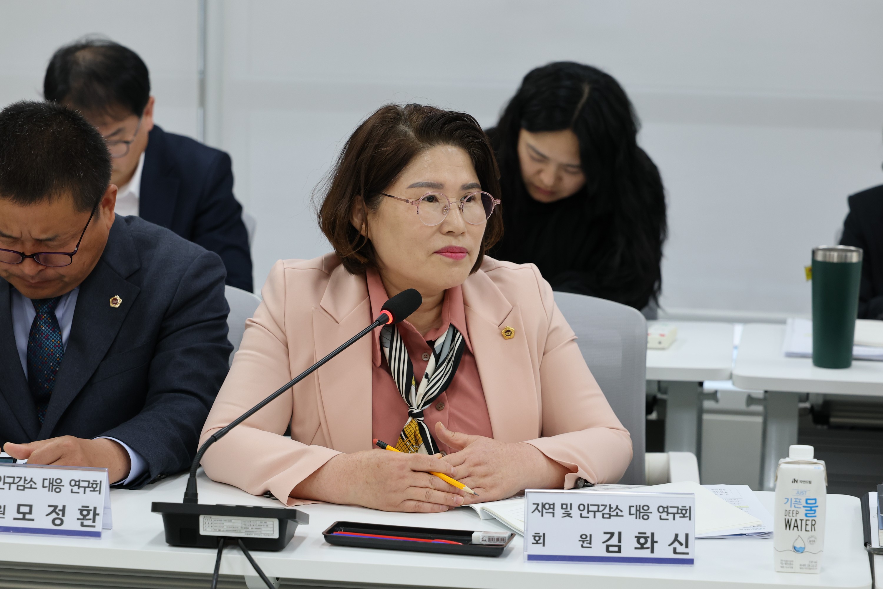 지역 및 인구감소 대응 연구회 정책연구용역 착수보고회 첨부이미지 : 25년05월08일 지역 및 인구감소 대응 연구회 정책연구용역 착수보고회 - 020.jpg