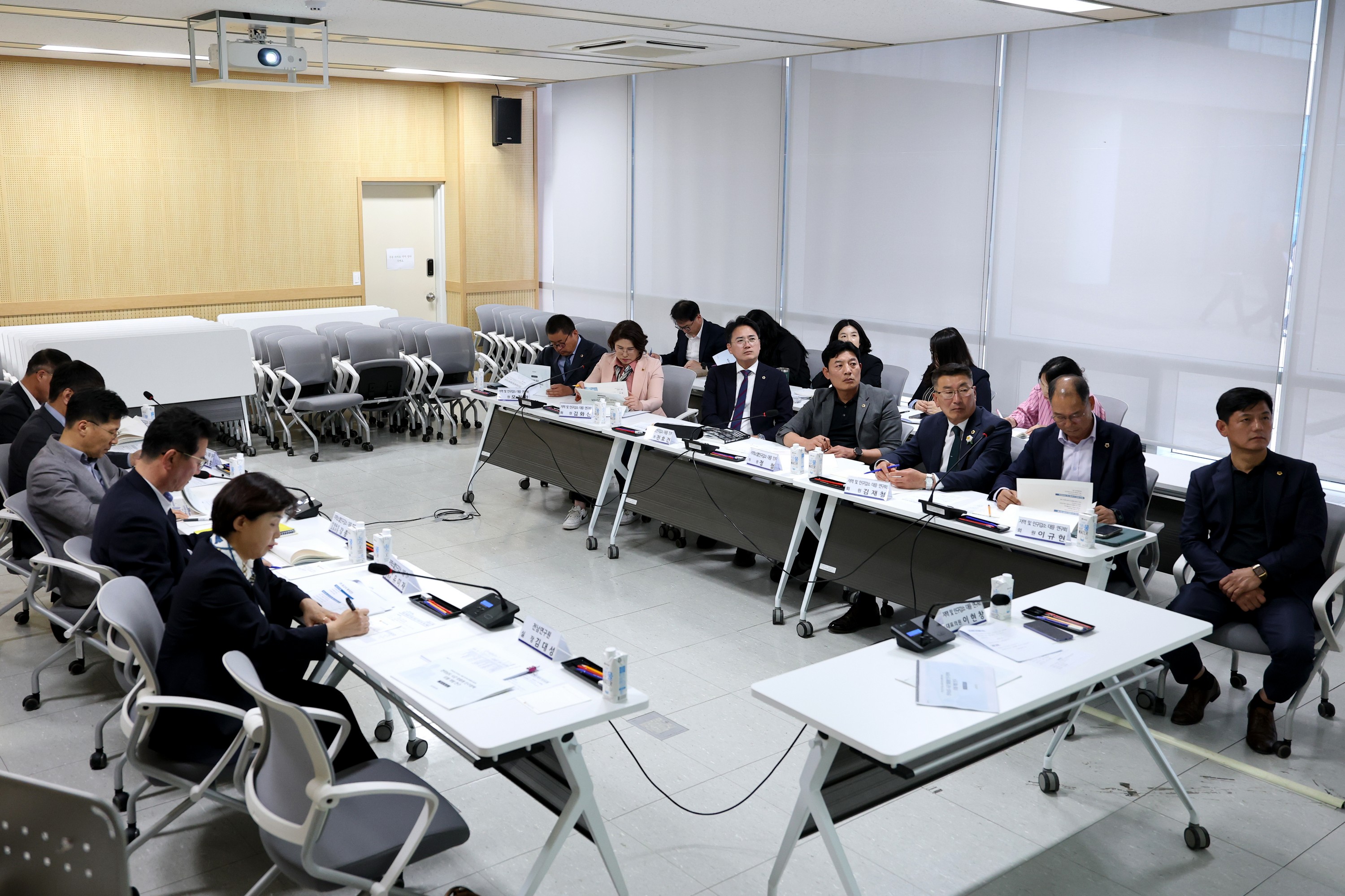 지역 및 인구감소 대응 연구회 정책연구용역 착수보고회 첨부이미지 : 25년05월08일 지역 및 인구감소 대응 연구회 정책연구용역 착수보고회 - 006.jpg
