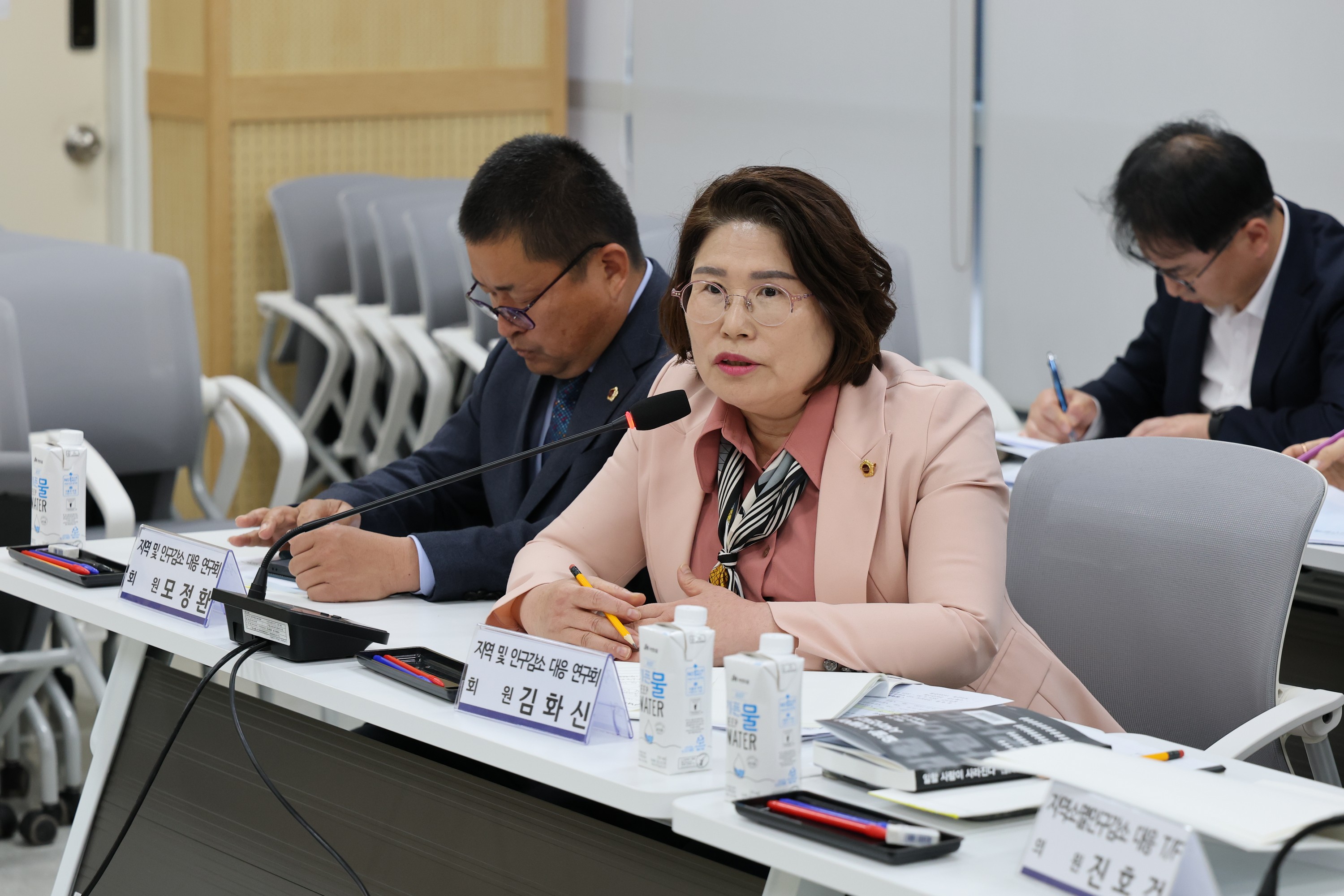 지역 및 인구감소 대응 연구회 정책연구용역 착수보고회 첨부이미지 : 25년05월08일 지역 및 인구감소 대응 연구회 정책연구용역 착수보고회 - 023.jpg