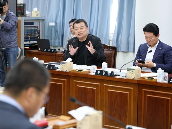 제390회 임시회 기획행정위원회 회의 첨부이미지 : 25년05월08일 제390회 임시회 기획행정위원회 회의 - 032.jpg