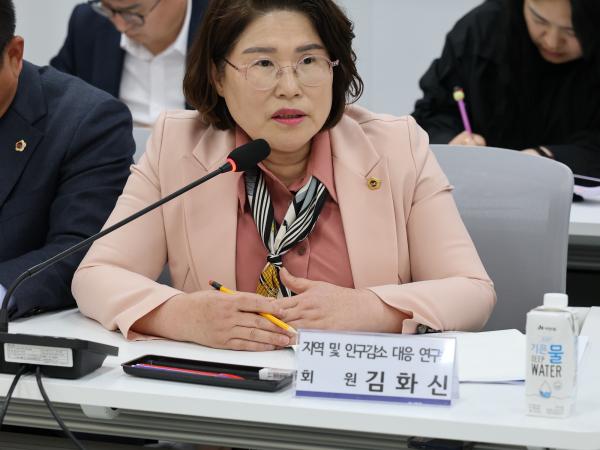 지역 및 인구감소 대응 연구회 정책연구용역 착수보고회 첨부이미지 : 25년05월08일 지역 및 인구감소 대응 연구회 정책연구용역 착수보고회 - 021.jpg