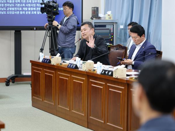 제390회 임시회 기획행정위원회 회의 첨부이미지 : 25년05월08일 제390회 임시회 기획행정위원회 회의 - 031.jpg