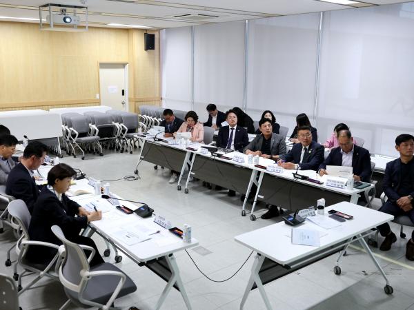 지역 및 인구감소 대응 연구회 정책연구용역 착수보고회 첨부이미지 : 25년05월08일 지역 및 인구감소 대응 연구회 정책연구용역 착수보고회 - 006.jpg