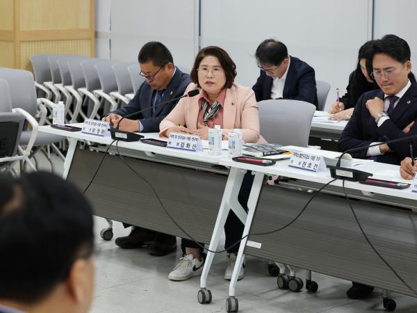 지역 및 인구감소 대응 연구회 정책연구용역 착수보고회 첨부이미지 : 25년05월08일 지역 및 인구감소 대응 연구회 정책연구용역 착수보고회 - 022.jpg