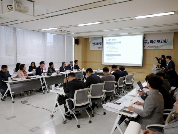 지역 및 인구감소 대응 연구회 정책연구용역 착수보고회 첨부이미지 : 25년05월08일 지역 및 인구감소 대응 연구회 정책연구용역 착수보고회 - 004.jpg