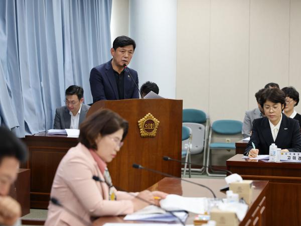 제390회 임시회 기획행정위원회 회의 첨부이미지 : 25년05월08일 제390회 임시회 기획행정위원회 회의 - 014.jpg