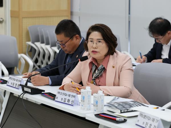 지역 및 인구감소 대응 연구회 정책연구용역 착수보고회 첨부이미지 : 25년05월08일 지역 및 인구감소 대응 연구회 정책연구용역 착수보고회 - 023.jpg