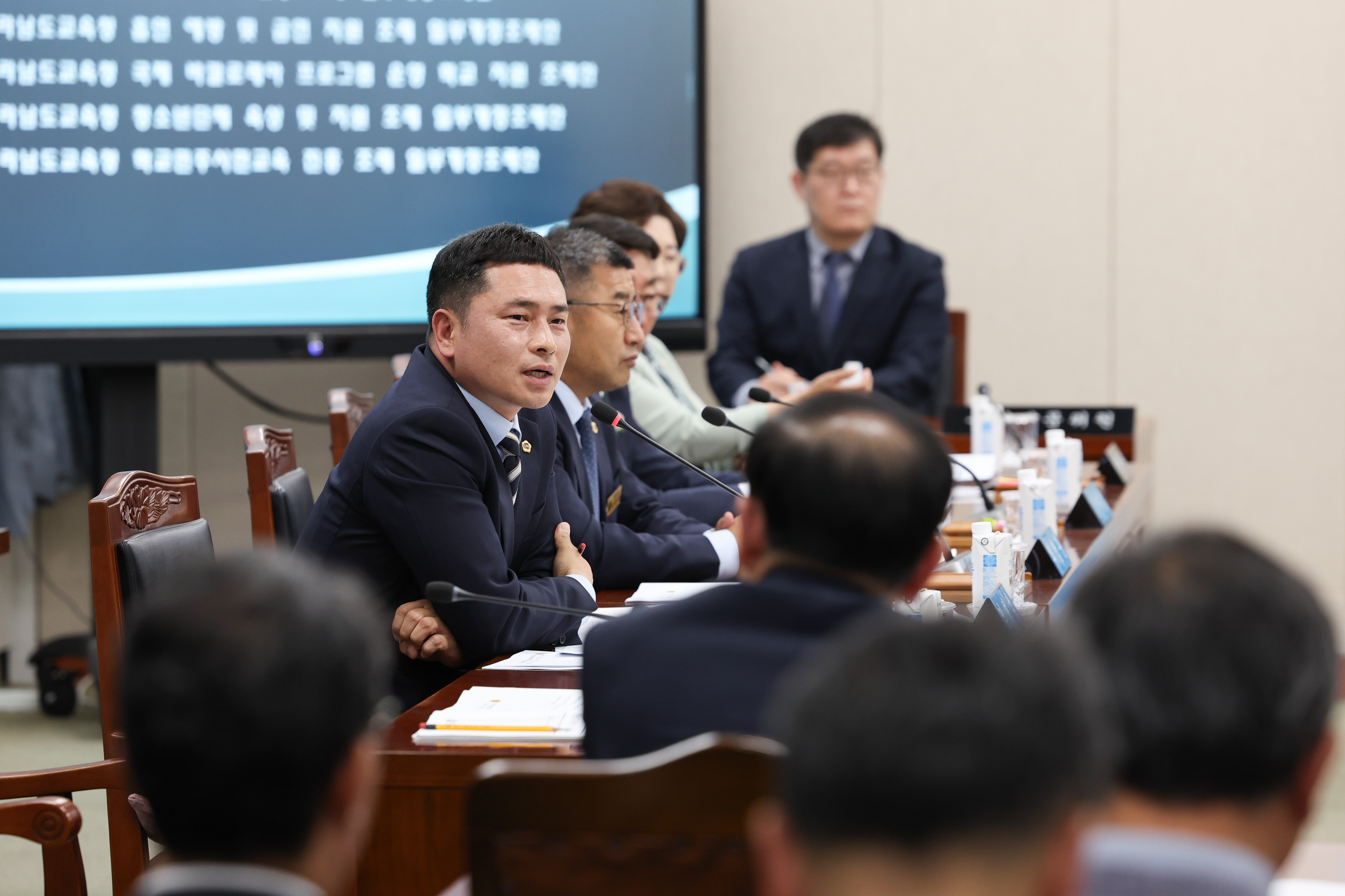제390회 임시회 교육위원회 회의 첨부이미지 : 25년04월30일 제390회 임시회 교육위원회 회의 (22).jpg