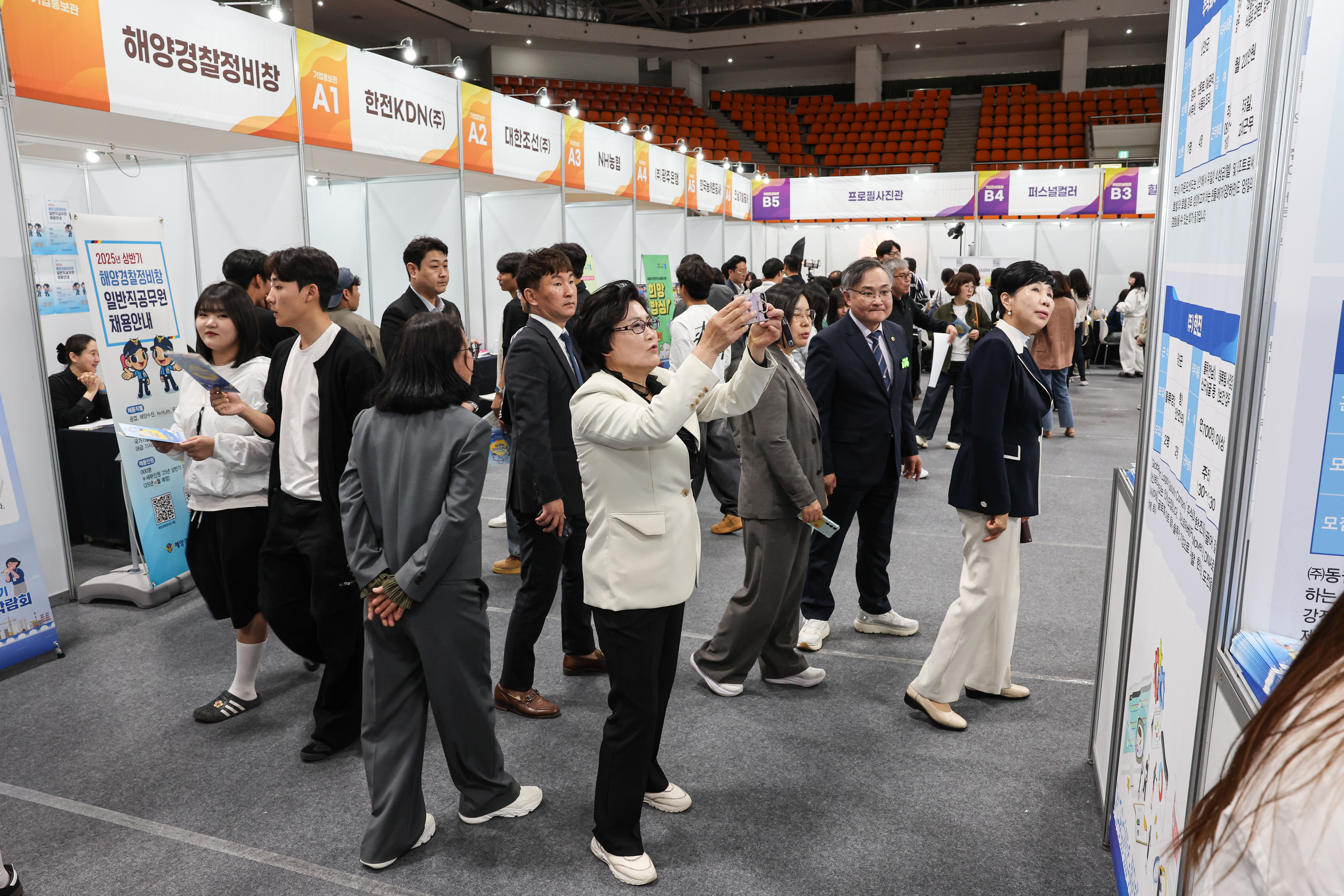 2025 상반기 전남일자리 박람회 첨부이미지 : 25년04월30일 2025 상반기 전남일자리 박람회 (19).jpg