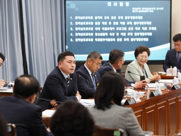 제390회 임시회 교육위원회 회의 첨부이미지 : 25년04월30일 제390회 임시회 교육위원회 회의 (21).jpg