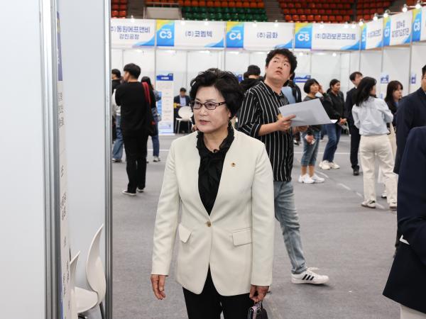 2025 상반기 전남일자리 박람회 첨부이미지 : 25년04월30일 2025 상반기 전남일자리 박람회 (24).jpg