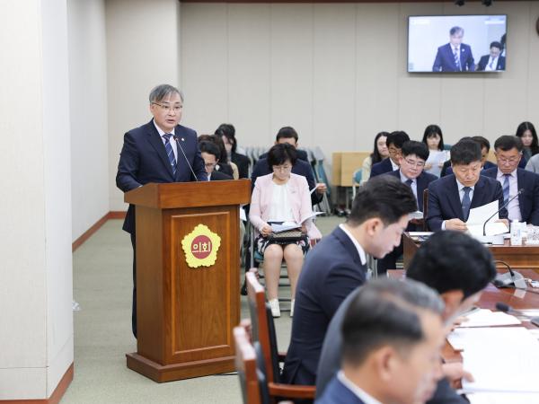 제390회 임시회 교육위원회 회의 첨부이미지 : 25년04월30일 제390회 임시회 교육위원회 회의 (7).jpg
