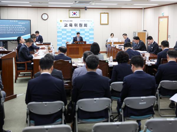 제390회 임시회 교육위원회 회의 첨부이미지 : 25년04월30일 제390회 임시회 교육위원회 회의 (29).jpg