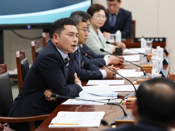 제390회 임시회 교육위원회 회의 첨부이미지 : 25년04월30일 제390회 임시회 교육위원회 회의 (23).jpg