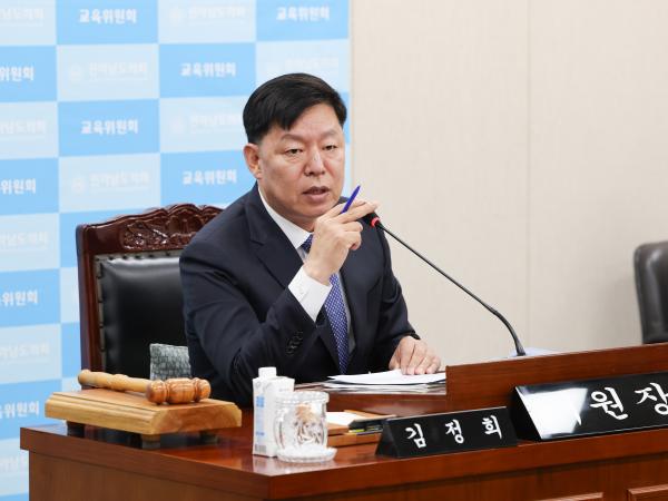 제390회 임시회 교육위원회 회의 첨부이미지 : 25년04월30일 제390회 임시회 교육위원회 회의 (18).jpg