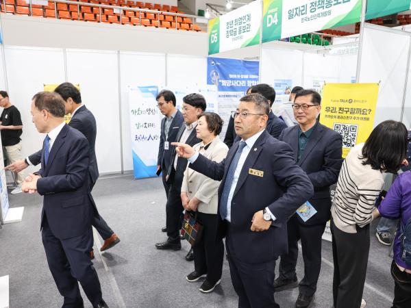 2025 상반기 전남일자리 박람회 첨부이미지 : 25년04월30일 2025 상반기 전남일자리 박람회 (54).jpg