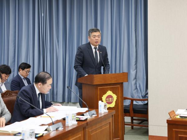 제390회 임시회 교육위원회 회의 첨부이미지 : 25년04월30일 제390회 임시회 교육위원회 회의 (12).jpg