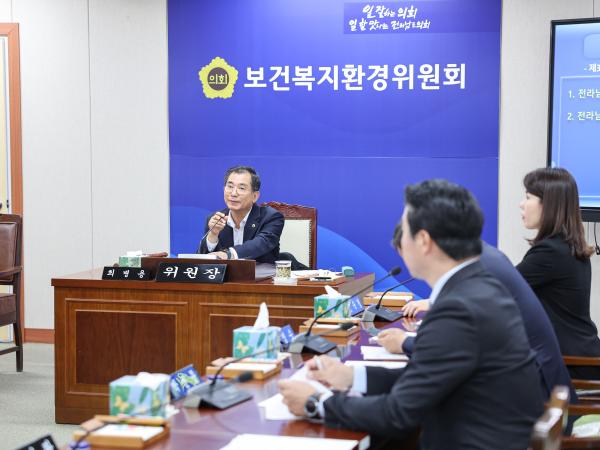 제390회 임시회 보건복지환경위원회 회의 첨부이미지 : 25년04월30월 제390회 임시회 보건복지환경위원회 회의 (11).jpg