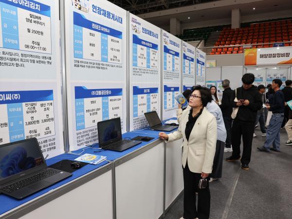 2025 상반기 전남일자리 박람회 첨부이미지 : 25년04월30일 2025 상반기 전남일자리 박람회 (20).jpg