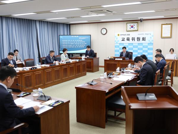제390회 임시회 교육위원회 회의 첨부이미지 : 25년04월30일 제390회 임시회 교육위원회 회의 (3).jpg
