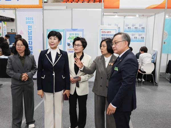 2025 상반기 전남일자리 박람회 첨부이미지 : 25년04월30일 2025 상반기 전남일자리 박람회 (18).jpg