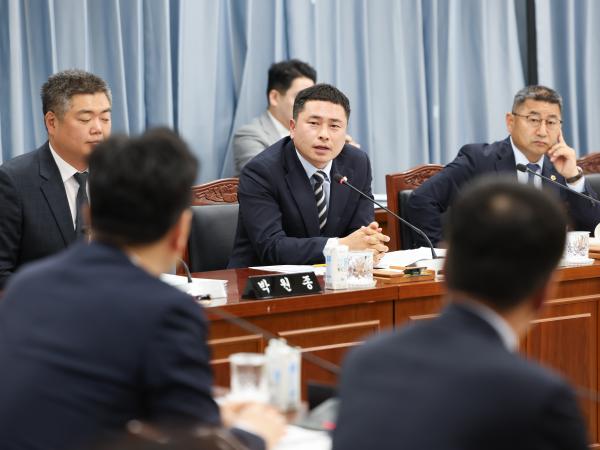 제390회 임시회 교육위원회 회의 첨부이미지 : 25년04월30일 제390회 임시회 교육위원회 회의 (19).jpg