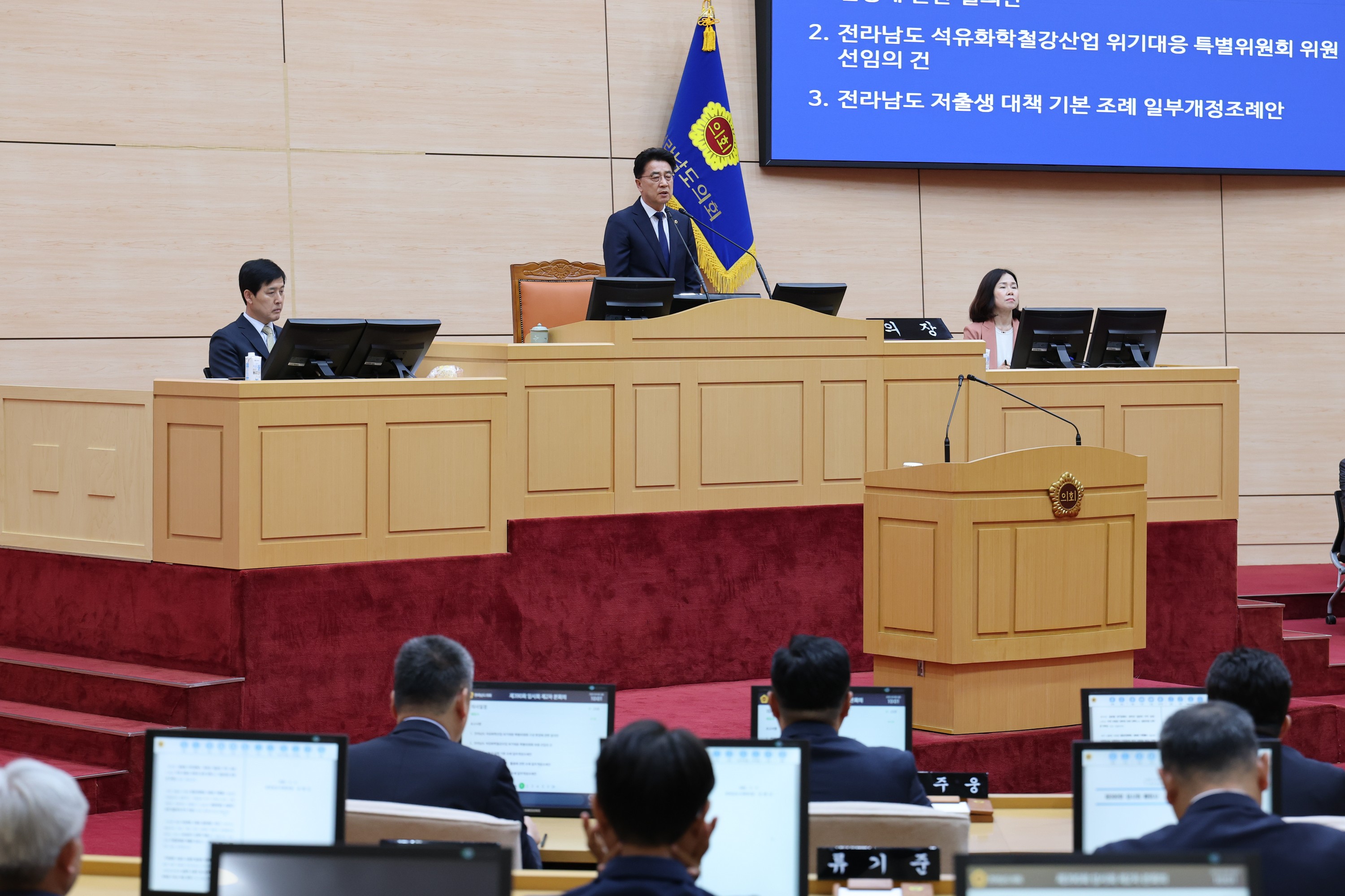 제390회 임시회 제2차 본회의 첨부이미지 : 25년05월09일 제390회 임시회 제2차 본회의 - 030.jpg