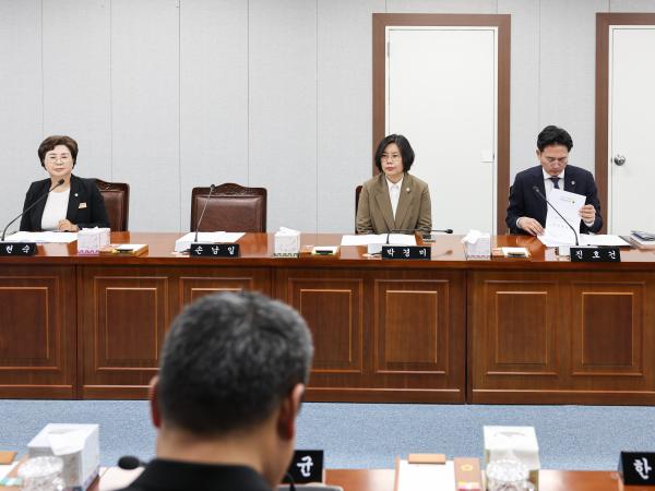 제390회 임시회 의회운영위원회 회의 첨부이미지 : 25년05월09일 제390회 임시회 의회운영위원회 회의 (4).jpg
