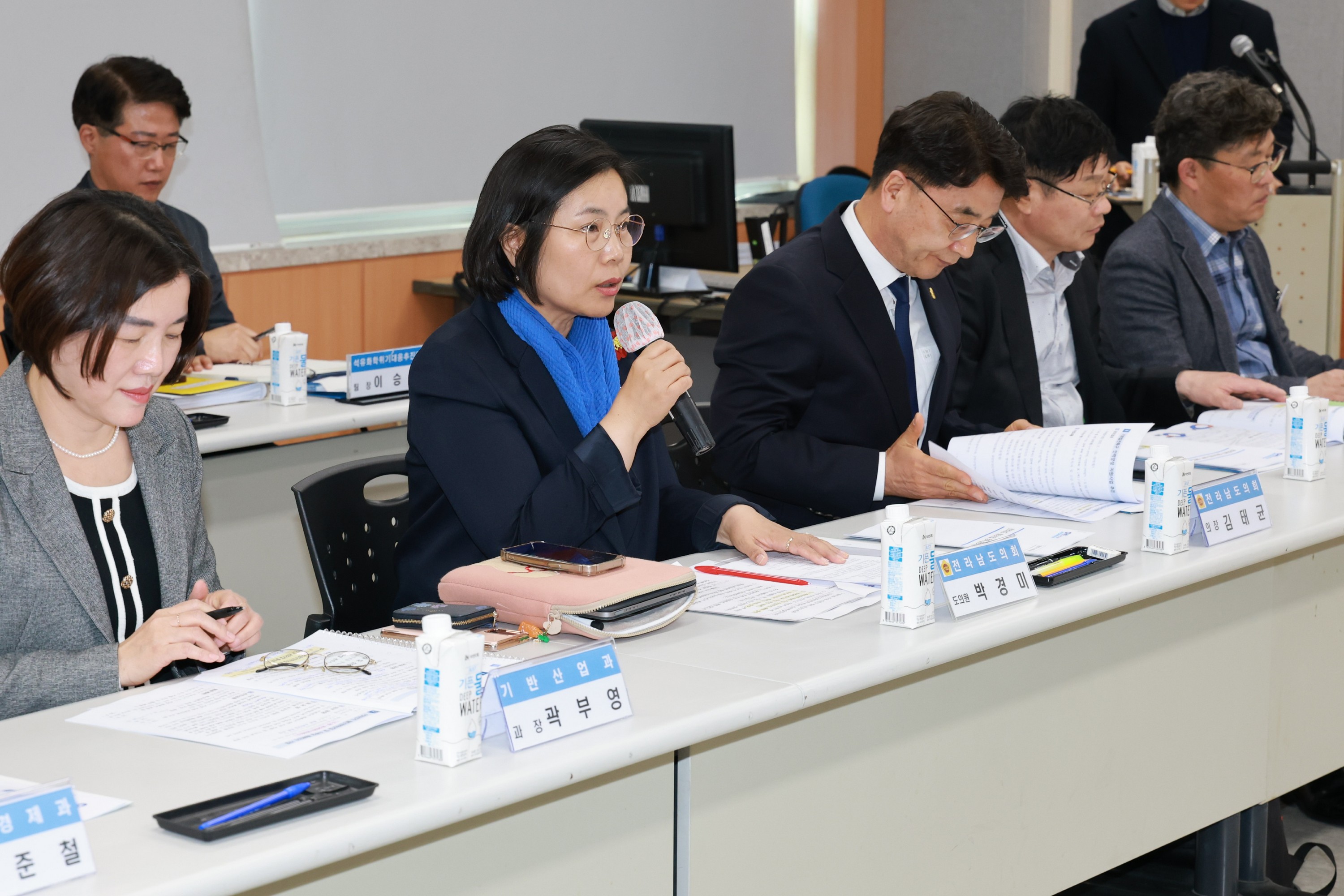  광양만권 산업위기 대응을 위한 관계기관ㆍ기업 간담회 첨부이미지 : 25년03월26일 광양만권 산업위기 대응을 위한 관계기관ㆍ기업 간담회 - 012.jpg