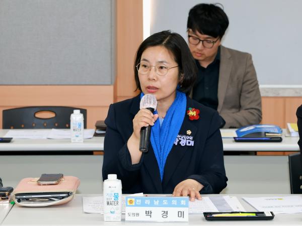  광양만권 산업위기 대응을 위한 관계기관ㆍ기업 간담회 첨부이미지 : 25년03월26일 광양만권 산업위기 대응을 위한 관계기관ㆍ기업 간담회 - 013.jpg