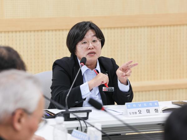 전남 재가요양보호사 실태와 대안마련 토론회 첨부이미지 : 25년03월26일 전남 재가요양보호사 실태와 대안마련 토론회_008.jpg