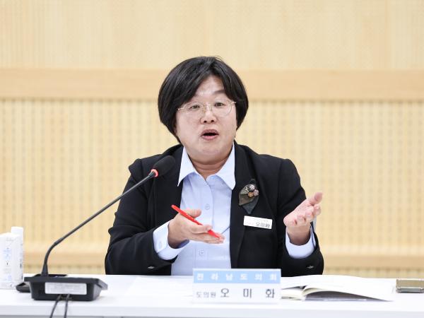전남 재가요양보호사 실태와 대안마련 토론회 첨부이미지 : 25년03월26일 전남 재가요양보호사 실태와 대안마련 토론회_010.jpg