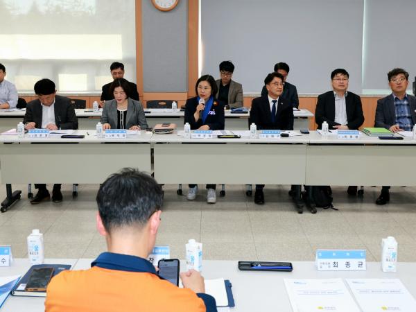  광양만권 산업위기 대응을 위한 관계기관ㆍ기업 간담회 첨부이미지 : 25년03월26일 광양만권 산업위기 대응을 위한 관계기관ㆍ기업 간담회 - 010.jpg