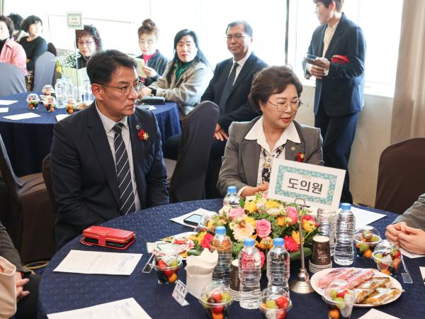 전라남도 여성단체협의회장 이·취임식 첨부이미지 : 25년03월21일 전라남도 여성단체협의회장 이·취임식_017.jpg