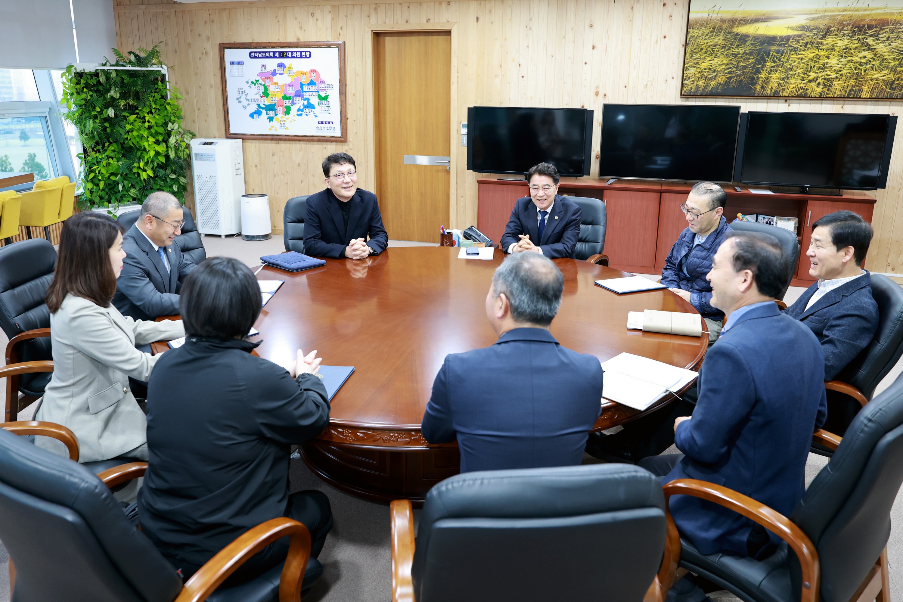 전라남도의회소식지 편집위원 위촉장 수여식 첨부이미지 : 25년03월27일 전라남도의회소식지 편집위원 위촉장 수여식 - 016.jpg