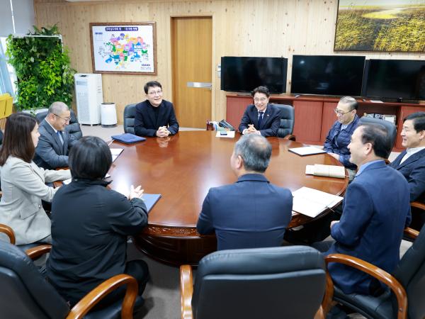전라남도의회소식지 편집위원 위촉장 수여식 첨부이미지 : 25년03월27일 전라남도의회소식지 편집위원 위촉장 수여식 - 016.jpg