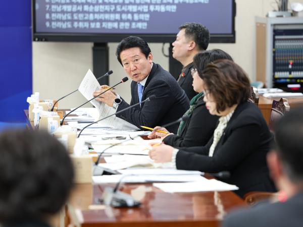 제388회 임시회 기획행정위원회 회의 첨부이미지 : 25년03월18일 제388회 임시회 기획행정위원회 회의_025.jpg