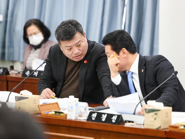 제388회 임시회 기획행정위원회 회의 첨부이미지 : 25년03월18일 제388회 임시회 기획행정위원회 회의_018.jpg