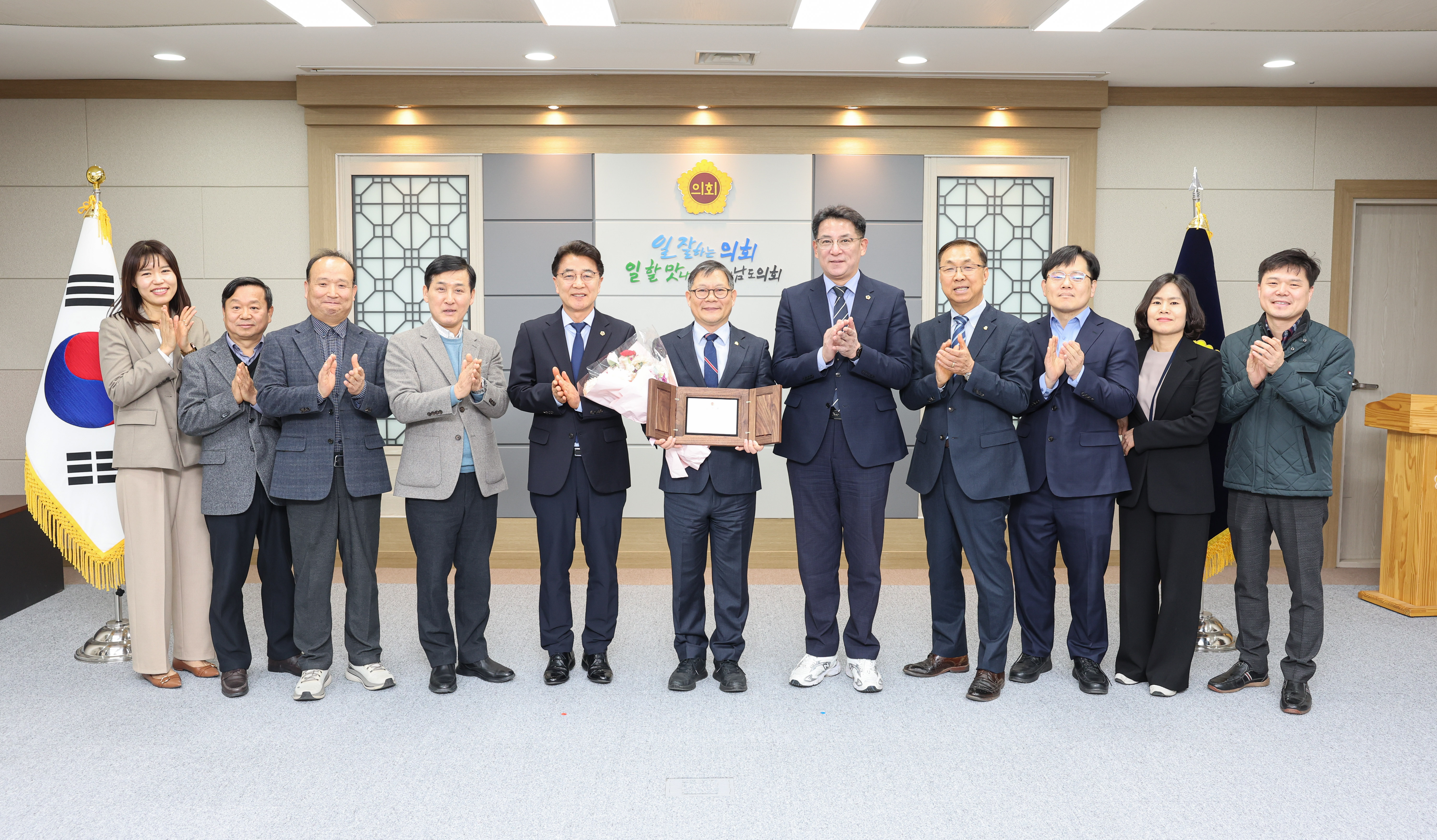 도 기획조정실장 감사패 수여식 첨부이미지 : 25년03월14일 도 기획조정실장 감사패 수여식_04.jpg