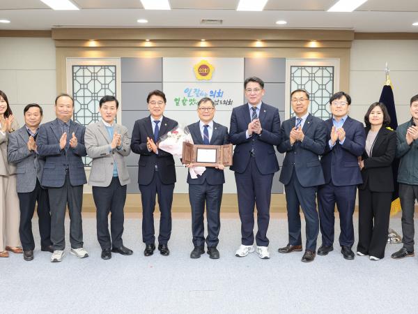 도 기획조정실장 감사패 수여식 첨부이미지 : 25년03월14일 도 기획조정실장 감사패 수여식_04.jpg