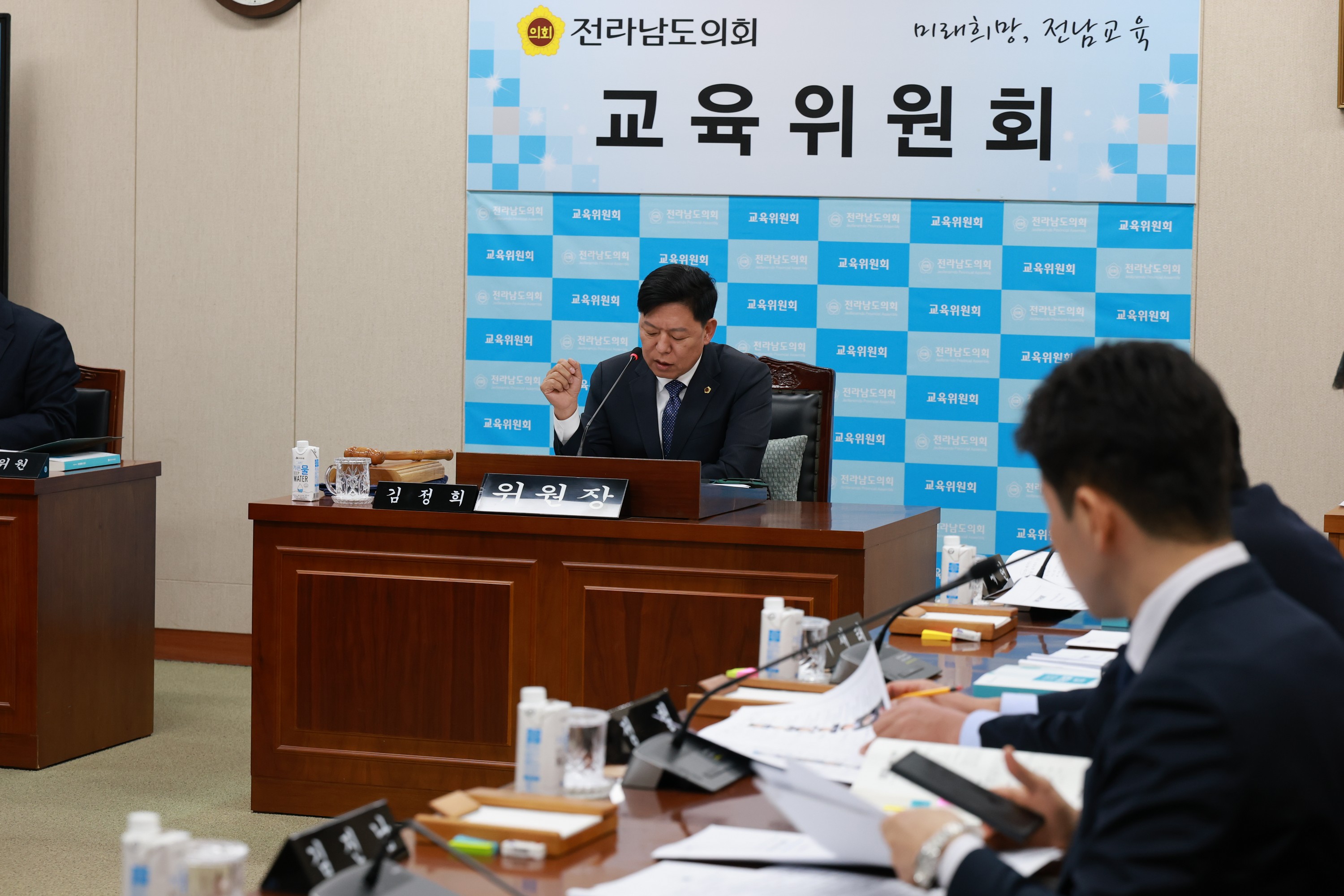 제388회 임시회 교육위원회 회의 첨부이미지 : 25년03월11일 제388회 임시회 교육위원회 회의 - 002.jpg