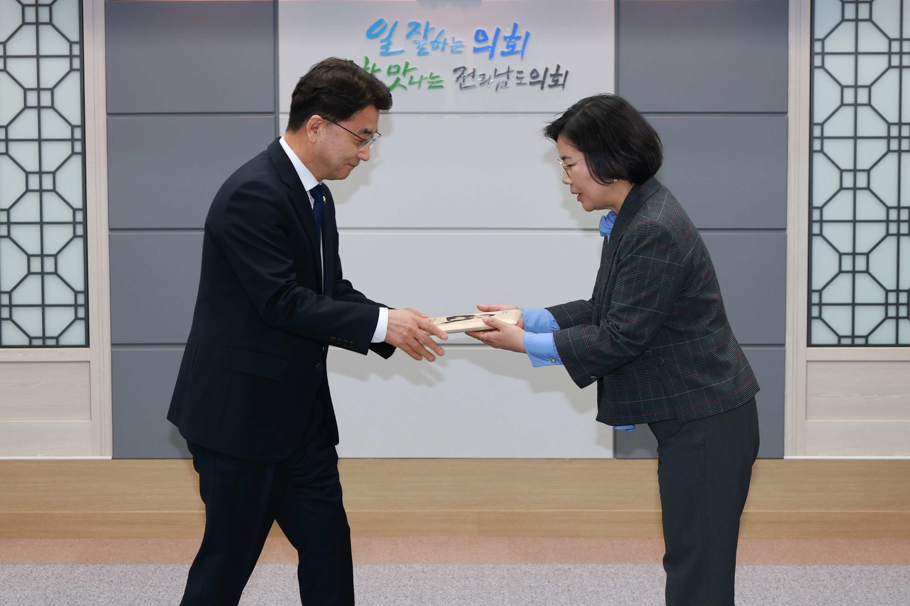 2024년도 ESG실천 우수 의원, 부서 시상식 첨부이미지 : 25년03월11일 2024년도 ESG실천 우수 의원_ 부서 시상식 - 007.jpg