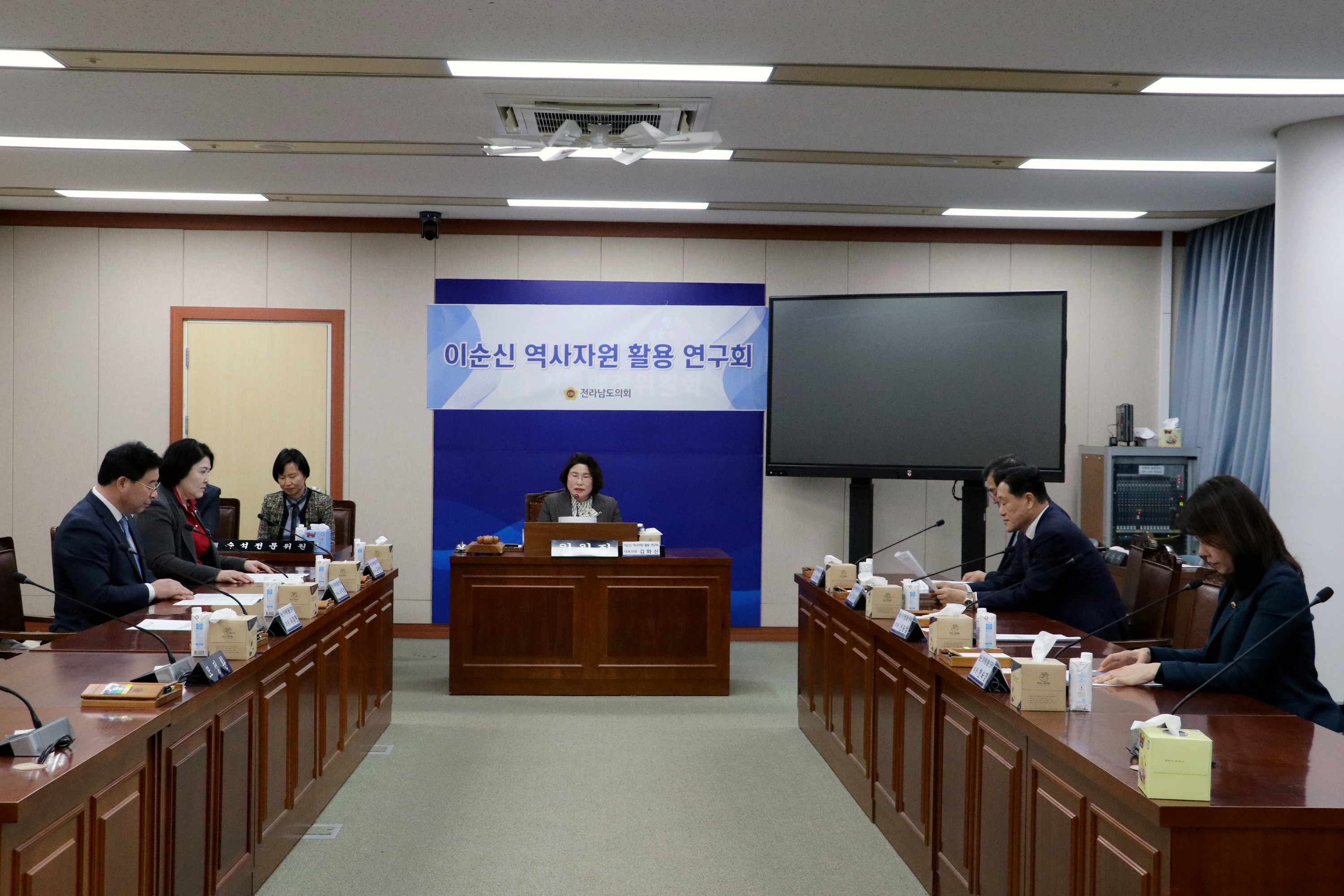 이순신 역사자원 활용 연구회 간담회 첨부이미지 : 25년03월11일 이순신 역사자원 활용 연구회 간담회 - 010.jpg