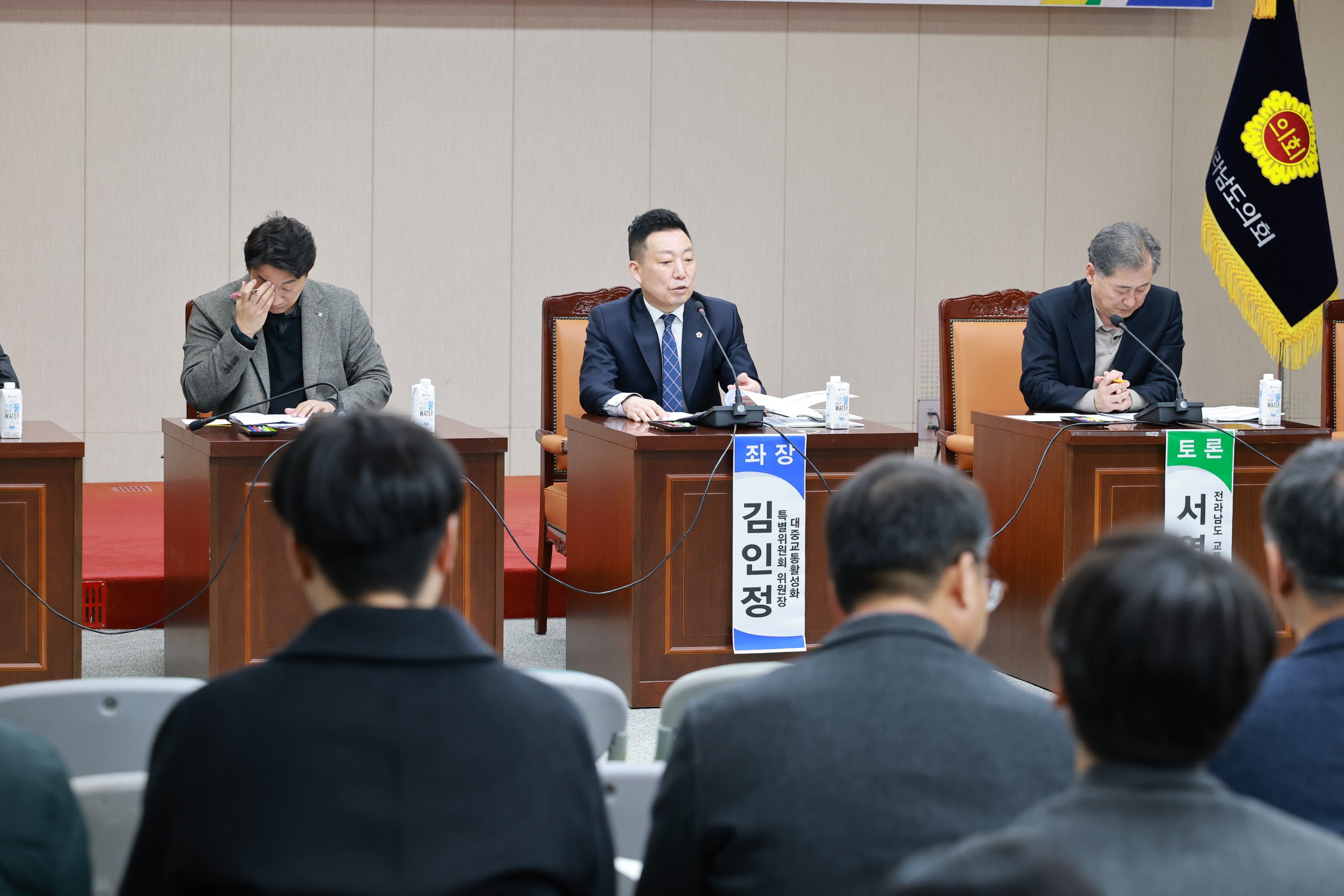 전라남도 수요응답형 교통체계(DRT) 발전전략 포럼 첨부이미지 : 25년03월11일 전라남도 수요응답형 교통체계(DRT)발전전략 포럼 - 002.jpg