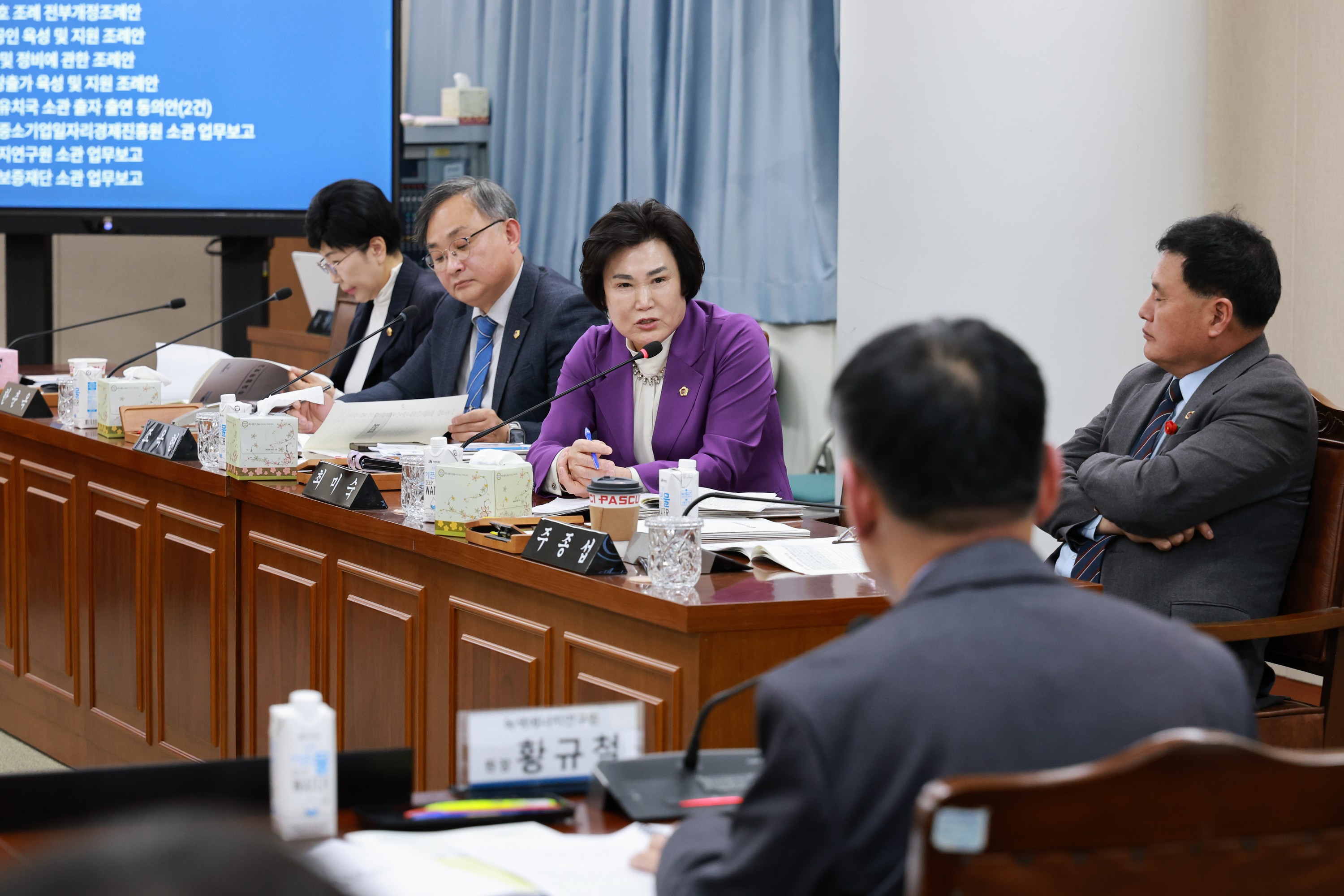 제388회 임시회 경제관광문화위원회 회의 첨부이미지 : 25년03월11일 제388회 임시회 경제관광문화위원회 회의 - 003.jpg