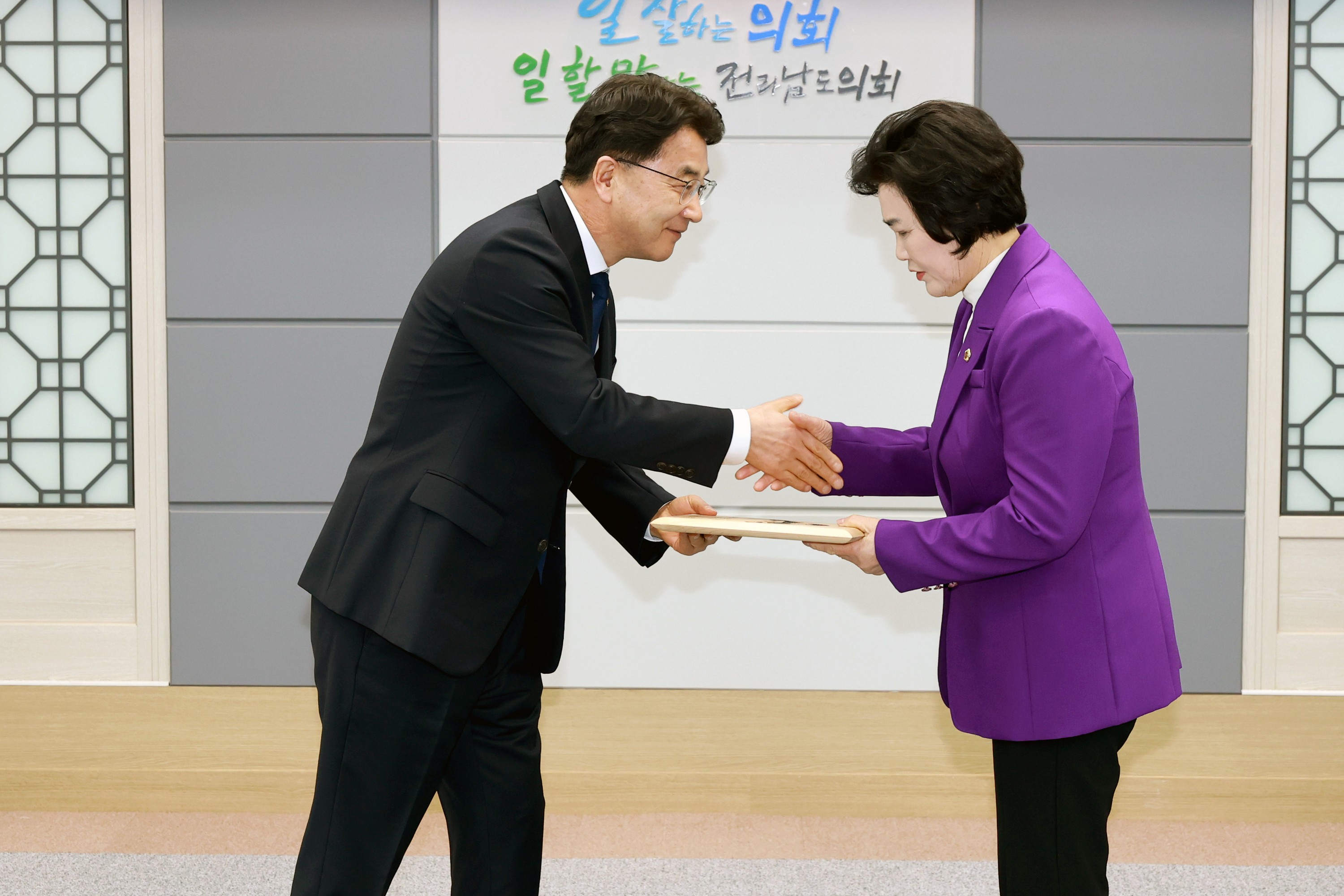 2024년도 ESG실천 우수 의원, 부서 시상식 첨부이미지 : 25년03월11일 2024년도 ESG실천 우수 의원_ 부서 시상식 - 011.jpg
